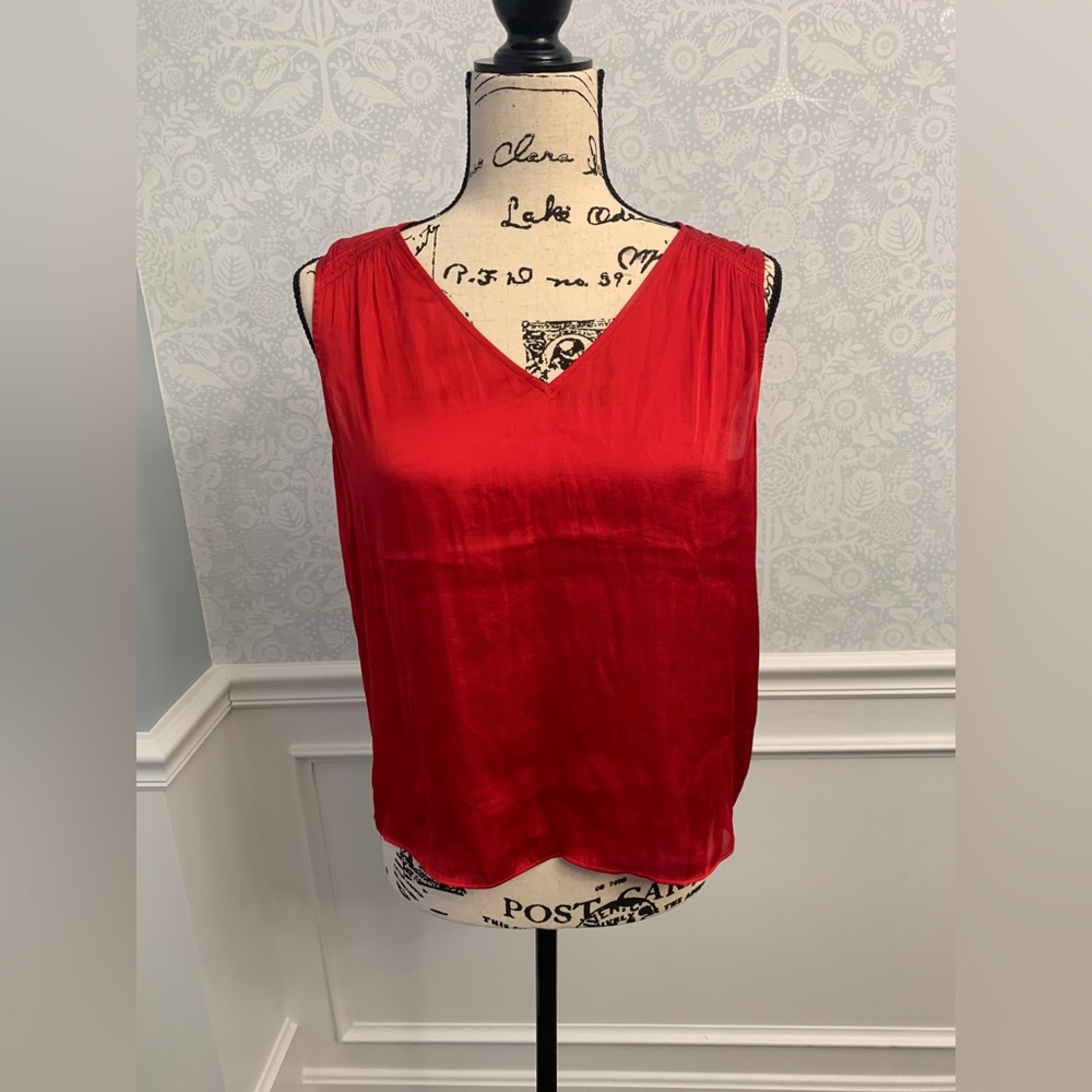 Banana Republic NWT Women’s Red Polyester Sleeveless V-Neck Top